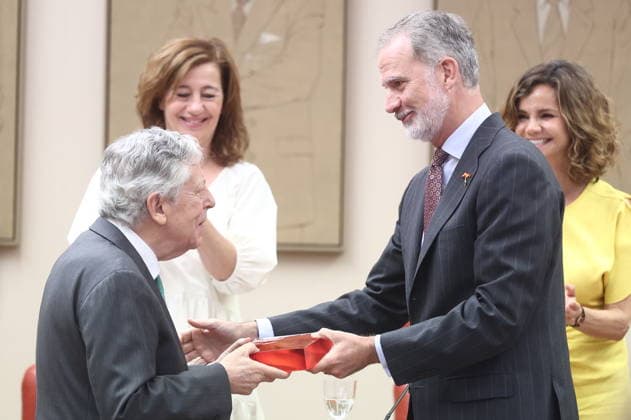 The King presides over the award ceremony of the VI Premio 15 de Junio King Felipe VI presents the award to journalist Miguel Ángel Aguilar i during the award ceremony of the VI Premio 15 de Junio a los Valores Constitucionales, in the Congress of Deputies, June 15, 2026, in Madrid Spain In this edition, the award goes to journalist and writer Miguel Ángel Aguilar in recognition of an exemplary career in defense of freedom of expression and freedom of the press, two fundamental constitutional values which, moreover, represent an essential counterweight for the proper functioning of any democracy June 15, 1977 marks one of the most important moments in Spains recent history, the first democratic elections in which all Spaniards voted freely Copyright: xEduardoxParrax 7598539