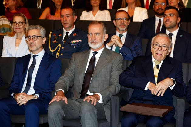 King Felipe presides over the award ceremony for the 44th edition of the La Caixa Foundation’s postgraduate scholarships abroad. King Felipe VI and Isidro Fainé during the award ceremony for the 44th edition of the La Caixa Foundation’s postgraduate scholarships abroad, July 9, 2026, in Madrid, Spain CELEBRITIES LA CAIXA FOUNDATION SCHOLARSHIPS Antonio Gutié Madrid Madrid Spain Copyright: xAntonioxGutià rrezx 7655487