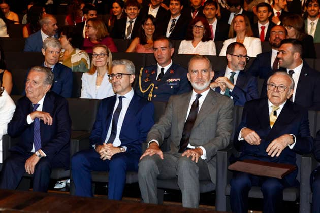 King Felipe presides over the award ceremony for the 44th edition of the La Caixa Foundation’s Javier Godó i Postgraduate Scholarships Abroad, King Felipe VI and Isidro Fainé during the award ceremony for the 44th edition of the La Caixa Foundation’s postgraduate scholarships abroad, July 9, 2026, in Madrid, Spain CELEBRITIES LA CAIXA FOUNDATION SCHOLARSHIPS Antonio Gutié Madrid Madrid Spain Copyright: xAntonioxGutià rrezx 7655494