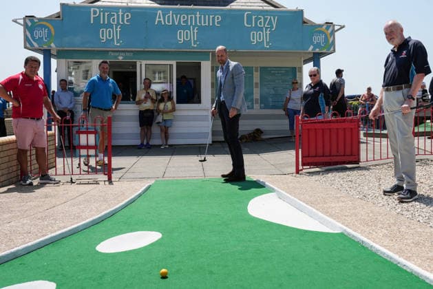 Prince of Wales visit to Hastings Britain s Prince William, Prince of Wales plays a round of crazy golf during a visit to the Hastings Adventure Miniature Golf in Hastings, south-east England on July 9, 2026., Credit:CARLOS JASSO PA ROTA - B68 Avalon United Kingdom, East Sussex, Hastings Copyright: xCARLOSxJASSOx xPAxROTAx-xB68x xAvalonx 1115558237