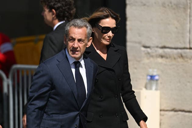 NEWS : Funà railles de Mathilde Favier, directrice des relations publiques de Christian Dior Couture, à l à glise Saint-Sulpice à Paris - 31 08 2026 Nicolas Sarkozy and Carla Bruni - Funeral of Mathilde Favier, director of public relations for Christian Dior Couture, at the Saint-Sulpice church in Paris, France, on August 31, 2026. She died in a car accident with her partner, French producer Nicolas Altmayer, on August 17, aged 57 and 61, respectively. PARISFrance Copyright: xLIONELxURMANx