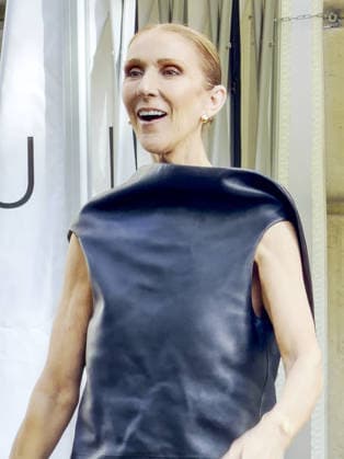 Céline Dion leaves the Royal Monceau surrounded by a crowd of fans and shares a lovely moment with them, dancing to one of her most iconic songs, Pour que tu m’aimes encore, in Paris, France, on September 1, 2026 Léa Vieillot Bestimage Canadian singer Celine Dion leaves the Royal Monceau surrounded by a crowd of fans and shares a lovely moment with them, dancing to one of her most iconic songs, Pour que tu m’aimes encore, in Paris, France, on September 1, 2026 Paris France Copyright: xLÃ axVieillot BestimagexLÃ axVieillot Bestimagex