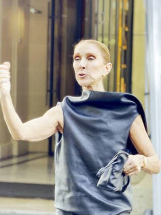 Céline Dion leaves the Royal Monceau surrounded by a crowd of fans and shares a lovely moment with them, dancing to one of her most iconic songs, Pour que tu m’aimes encore, in Paris, France, on September 1, 2026 Léa Vieillot Bestimage Canadian singer Celine Dion leaves the Royal Monceau surrounded by a crowd of fans and shares a lovely moment with them, dancing to one of her most iconic songs, Pour que tu m’aimes encore, in Paris, France, on September 1, 2026 Paris France Copyright: xLÃ axVieillot BestimagexLÃ axVieillot Bestimagex