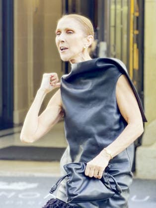 Céline Dion leaves the Royal Monceau surrounded by a crowd of fans and shares a lovely moment with them, dancing to one of her most iconic songs, Pour que tu m’aimes encore, in Paris, France, on September 1, 2026 Léa Vieillot Bestimage Canadian singer Celine Dion leaves the Royal Monceau surrounded by a crowd of fans and shares a lovely moment with them, dancing to one of her most iconic songs, Pour que tu m’aimes encore, in Paris, France, on September 1, 2026 Paris France Copyright: xLÃ axVieillot BestimagexLÃ axVieillot Bestimagex