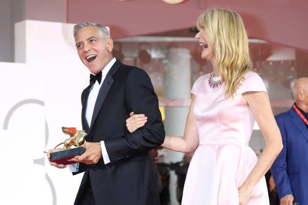George Clooney mit Laura Dern und den Goldenen Löwen für sein Lebenswerk auf der Biennale di Venezia 2023 83. Internationale Filmfestspiele von Venedig im Palazzo del Cinema. Venedig, 02.09.2026