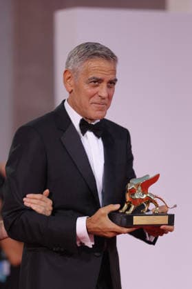 Venise 2026 Ink Screening George Clooney Golden Lion NB George Clooney after receiving the Golden Lion for Lifetime Achievement Award attending the Ink Red carpet Opening Ceremony as part of the 83th Venice International Film Festival at the Lido in Venice, Italy on September 02, 2025. Photo by Nasser Berzane ABACAPRESS.COM Venise Copyright: xBerzanexNasser ABACAx