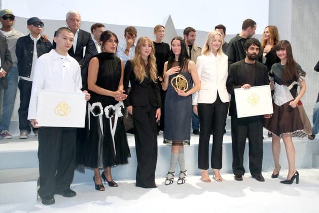 Zane Li, founder of Lii and winner of the Karl Lagerfeld Prize ; Priyanka Chopra Jonas, Jennifer Lawrence, and Julie Kegels, winners of the LVMH Prize ; Delphine Arnault, President of Dior and the LVMH Prize; Anial Padia, founder of YOSHITA 1967 and winner of the Savoir-Faire Prize, and Urassaya Sperbund ( Yaya ), LVMH Prize 2026 at the Vuitton Foundation, Paris, September 4, 2026 Bertrand Rindoff Bestimage LVMH Prize 2026 at the Vuitton Foundation in Paris, France Paris, France Copyright: xBERTRANDxRINDOFFxPETROFFx xBESTIMAGExBERTRANDxRINDOFFxPETROFFx xBESTIMAGEx