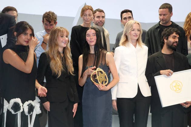 Priyanka Chopra Jonas, Jennifer Lawrence, Julie Kegels, LVMH Prize, Delphine Arnault, President of Dior and the LVMH Prize, and Anial Padia, founder of YOSHITA 1967, winner of the Savoir-Faire Award at the 2026 LVMH Prize at the Vuitton Foundation, Paris, September 4, 2026 Bertrand Rindoff Bestimage LVMH Prize 2026 at the Vuitton Foundation in Paris, France Paris, France Copyright: xBERTRANDxRINDOFFxPETROFFx xBESTIMAGExBERTRANDxRINDOFFxPETROFFx xBESTIMAGEx