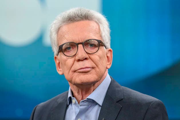im Bild v.l.: Thomas de Maiziere, CDU, Bundesminister a.D., GER, Berlin, Studio, zu Gast bei - Caren Miosga, Polittalk, TV, Format, Das Erste, aus Berlin Adlershof - am Studio 20, Thema: das Ergebnis und die Folgen der Landtagswahl in Sachsen-Anhalt, (Die AfD und die Landtagswahl in Sachsen-Anhalt) 06.09.2026, Copyright: HMBxMedia UwexKoch
