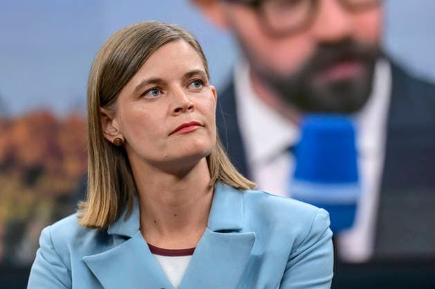 im Bild v.l.: Vera Wolfskämpf, Landeskorrespondentin Sachsen-Anhalt, RedaktionsNetzwerk Deutschland, GER, Berlin, Studio, zu Gast bei - Caren Miosga, Polittalk, TV, Format, Das Erste, aus Berlin Adlershof - am Studio 20, Thema: das Ergebnis und die Folgen der Landtagswahl in Sachsen-Anhalt, (Die AfD und die Landtagswahl in Sachsen-Anhalt) 06.09.2026, Copyright: HMBxMedia UwexKoch