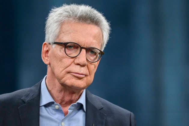im Bild v.l.: Thomas de Maiziere, CDU, Bundesminister a.D., GER, Berlin, Studio, zu Gast bei - Caren Miosga, Polittalk, TV, Format, Das Erste, aus Berlin Adlershof - am Studio 20, Thema: das Ergebnis und die Folgen der Landtagswahl in Sachsen-Anhalt, (Die AfD und die Landtagswahl in Sachsen-Anhalt) 06.09.2026, Copyright: HMBxMedia UwexKoch