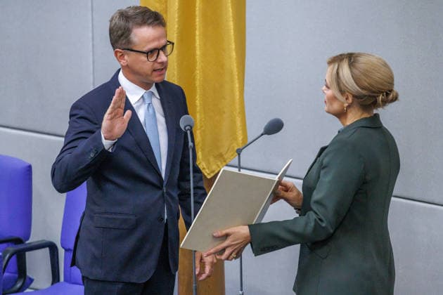 Bundestag Dr. Carsten Linnemann Bundesminister für Gesundheit bei seinem Amtseid im Deutschen Bundestag am 08.09.26 in Berlin. Berlin Berlin Deutschland Bundestag