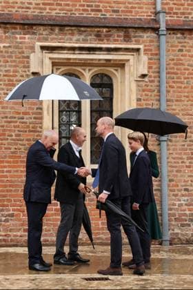 Britain s Prince William, Prince of Wales (front R), Britain s Catherine, Princess of Wales (behind R) and their 13-year-old son, Britain s Prince George of Wales (R), are met by headmaster Simon Henderson (2nd L) and provost Nicholas Coleridge (L) as Pri Britain s Prince William, Prince of Wales (front R), Britain s Catherine, Princess of Wales (behind R) and their 13-year-old son, Britain s Prince George of Wales (R), are met by headmaster Simon Henderson (2nd L) and provost Nicholas Coleridge (L) as Prince George arrives for his first day at Eton College, in Eton, west of London, on September 8, 2026., Credit:Avalon.red PA ROTA - B68 Avalon United Kingdom, Berkshire, Eton Copyright: xAvalon.redx xPAxROTAx-xB68x xAvalonx 1132436065
