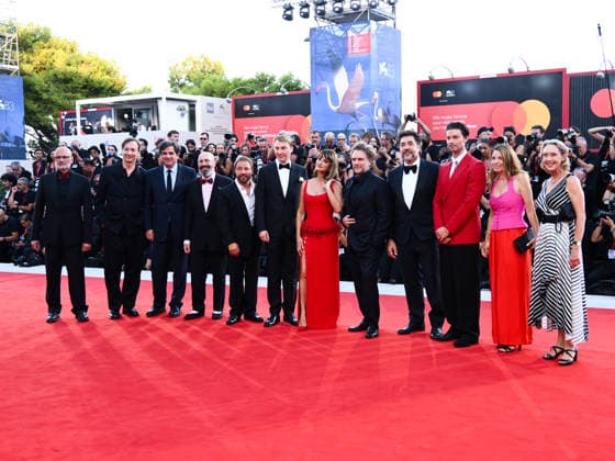 IPA88282219 - Venice, 83rd Venice International Film Festival 2026 - Night 7. Red carpet for the film Bunker. Pictured: Volker Bertelmann, Fernando Bovaira, Simon de Santiago, Stephen Graham, Paul Dano, Penà lope Cruz, Florian Zeller, Javier Bardem, Patrick Schwarzenegger, Federica Sainte-Rose, and Alice Dawson Copyright: xAlbertoxTerenghi PoolxPhotoxEvenx xPoolxPhotoxEventsx08x IPA88282219