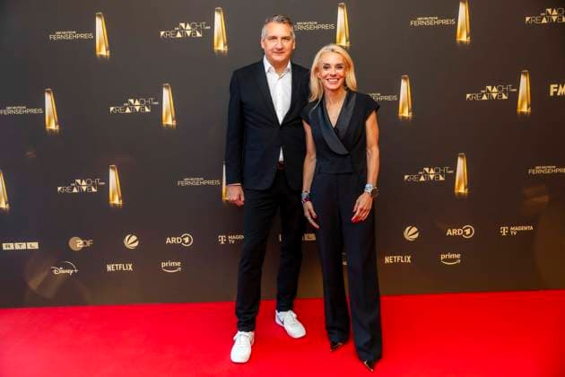 ABB KREATIVE - Inga Leschek (Chief Content Officer RTL) maenliche Begleitung zu Gast auf dem roten Teppich bei der Gala Die Nacht der Kreativen Der Deutsche Fernsehpreis 2026 in der Flora am 08.09.2026 in Koeln NRW Deutschland