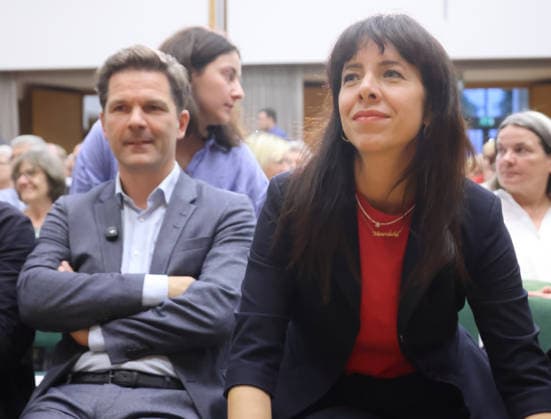 Wahlkampf Berlin 2026 Runde 08.09.2026, Germany, Berlin, Landtagswahl 2026, Wahlkampf, Spitzenrunde, Kathalische Bildungsakademie, Talkrunde auf Einladung von Erzbischof Heiner Koch mit Werner Graf GRUENE, Elif Eralp (Spitzenkandidatin Die Linke), Steffen Krach (Spitzenkandidat SPD), Stefan Evers (Spitzenkandidat CDU), hier SPD Krach mit nicht vielen Worten neben der LINKEN Elif Erap Berlin Berlin Germany