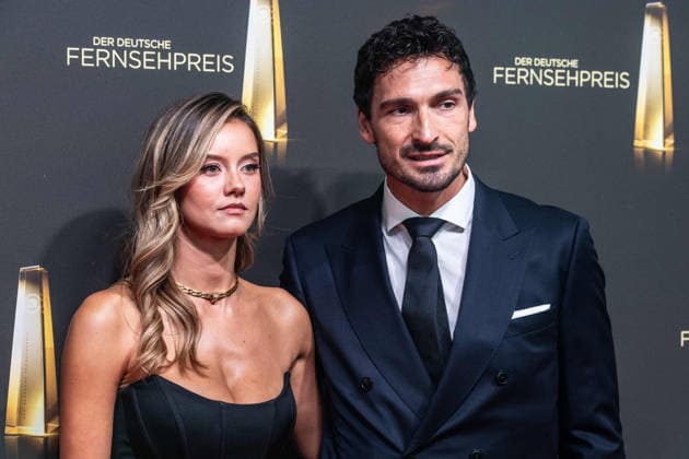 Mats HUMMELS, ehem. Fussballspieler, und Nicola CAVANIS, Model, Roter Teppich, Red Carpet Show, Ankunft, arrival, Verleihung des Deutschen Fernsehpreises, Der Deutsche Fernsehpreis 2026, Deutscher Fernsehpreis 2026 im Confex Koeln, am 09.09.2025.