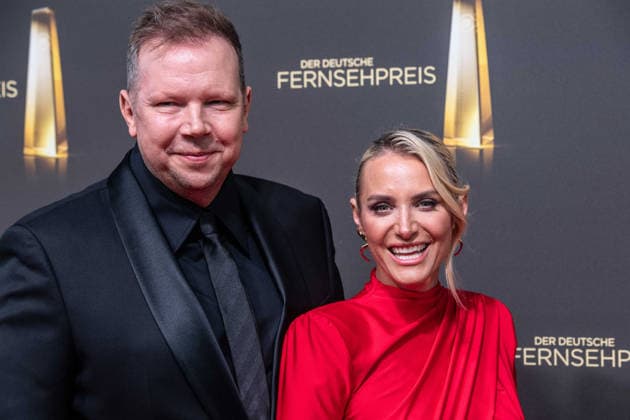 Wolf FUSS, Moderator, und Anna KRAFT, Moderatorin Roter Teppich, Red Carpet Show, Ankunft, arrival, Verleihung des Deutschen Fernsehpreises, Der Deutsche Fernsehpreis 2026, Deutscher Fernsehpreis 2026 im Confex Koeln, am 09.09.2025.