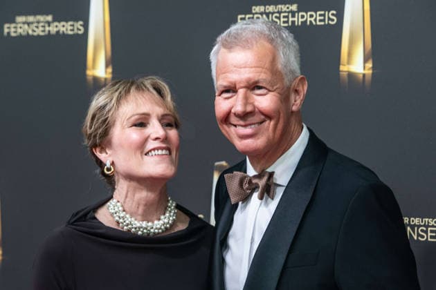 Peter KLOEPPEL, Moderator, und Ehefrau Carol, Roter Teppich, Red Carpet Show, Ankunft, arrival, Verleihung des Deutschen Fernsehpreises, Der Deutsche Fernsehpreis 2026, Deutscher Fernsehpreis 2026 im Confex Koeln, am 09.09.2025.