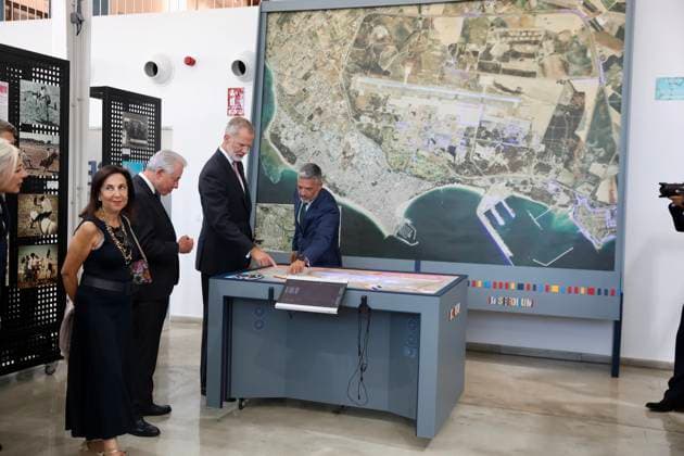 Felipe VI Visits the Rota Base on the 25th Anniversary of the September 11 Terrorist Attacks in the U.S. King Felipe VI (2d), accompanied by Defense Minister Margarita Robles (1i), during the inauguration of the Rota Base Forum Cultural Center and Municipal Museum on September 11, 2026, in Rota, Cádiz, Andalusia, Spain. After attending the ceremonies honoring the victims of the September 11 terrorist attacks, King Felipe VI also inaugurated the Rota Base Forum Cultural Center and Municipal Museum, which chronicles the town’s evolution as a defensive enclave from the 18th century to the present day, as well as the impact and transformation it underwent following the establishment of the base and more than 60 years of U.S. presence. Septembe Copyright: xNachoxFradex 7765316