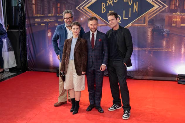 Achim von Borries, Liv Lisa Fries, Volker Bruch und Tom Tykwer bei der Premiere der 5. und finalen Staffel der TV-Serie Babylon Berlin im Naturstrom Openair Kino. Köln, 11.09.2026
