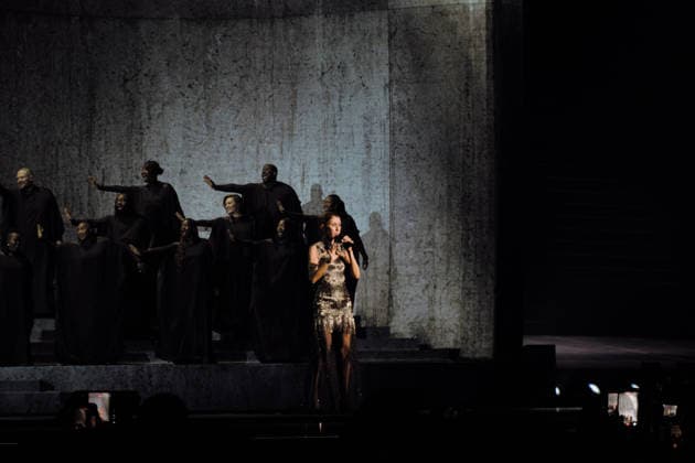 Exclusive: Quebec singer Céline Dion makes a triumphant return to the stage at the Plénitude Arena to kick off her Paris residency, a series of sixteen concerts scheduled through October 17, 2026. Ten additional dates are planned for May 2027. In front of an audience of approximately 30,000 people from all over the world, the 58-year-old artist performed her first full concert in six years, following a long hiatus due to her battle with stiff-person syndrome, a rare neurological disorder diagnosed in 2022. Visibly moved, Céline Dion paused her first song, On ne change pas, overcome with emotion, before launching into a show lasting more than two hours, featuring her greatest hits, including My Heart Will Go On, Pour que tu m’aimes enc Copyright: xAgencex xBestimagexAgencex xBestimagex