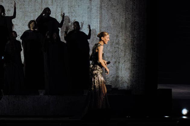 Exclusive: Quebec singer Céline Dion makes a triumphant return to the stage at the Plénitude Arena to kick off her Paris residency, a series of sixteen concerts scheduled through October 17, 2026. Ten additional dates are planned for May 2027. Before an audience of approximately 30,000 people from all over the world, the 58-year-old artist performed her first full concert in six years, following a long hiatus due to her battle with stiff-person syndrome, a rare neurological disorder diagnosed in 2022. Visibly moved, Céline Dion paused during her first song, On ne change pas, overcome with emotion, before launching into a show lasting more than two hours, featuring her greatest hits, including My Heart Will Go On, Pour que tu m’aimes e Copyright: xAgencex xBestimagexAgencex xBestimagex