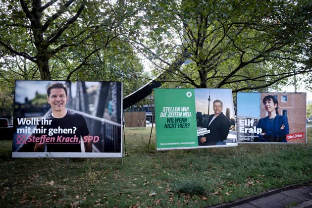 Wahlplakate Berlin DEU, Deutschland, Germany, Berlin, 14.09.2026 Wahlplakat mit Foto von Steffen Krach , Spitzenkandidat der Berliner SPD zur Abgeordnetenhauswahl mit Slogan Wollt ihr mit mir gehen , Wahlplakat mit Foto von Werner Graf , Spitzenkandidat der Buendnis 90 Die Gruenen with slogan Stellen wir die Zeiten neu , und Wahlplakat mit Foto von Elif Eralp , Spitzenkandidatin der Partei Die Linke in Berlin mit Slogan Buergermeisterin fuer Berlin fuer die Abgeordnetenhauswahl am 20. September 2026 in Berlin Deutschland en: Election poster featuring a photo of Steffen Krach , the lead candidate for the Berlin SPD , Election poster featuring a photo Werner Graf , top candidate of the Berlin Greens with slogan Stellen wir die Zeiten neu, a