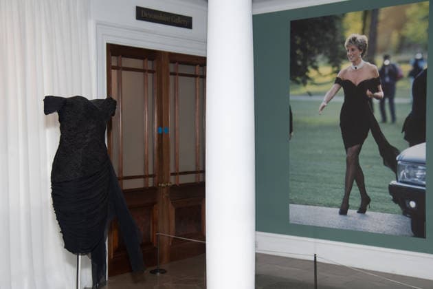 Sotheby s Princess Diana Revenge Dress Exhibition Preview at Sotheby s, London, UK - 18 September 2026 A technician holds Princess Diana s Revenge Dress by designer Christina Stambolian (est. £110k - £220k and $150k - $300k USD) as part of Sotheby s Princess Diana Revenge Dress Exhibition Preview which is to go on exhibition from 18th - 24th September 2026 before being offered at auction in New York on 9th December 2026 at Sotheby s, London, England, UK on Friday 18 September, 2026., Credit:Justin Ng Avalon UK, England, London, Sotheby s Copyright: xJustinxNgx xAvalonx 1136010864