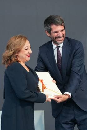 Carmen Machi, 2026 National Film Award Winner Actress Carmen Machi (left), accompanied by Minister of Culture Ernest Urtasun (right), during the National Film Award ceremony on September 19, 2026, in San Sebastián, Guipúzcoa, Basque Country, Spain. The National Film Award, presented as part of the San Sebastián Film Festival, recognizes the most outstanding contribution to Spanish cinema, as demonstrated primarily through a work made public or professional work carried out during the year 2025, or, in duly justified exceptional cases, it is awarded in recognition of a professional career. SEPTEMBER 19, 2026 San Sebastián, Guipúzcoa, Basque Country, Spain Copyright: xUnanuex 7785395