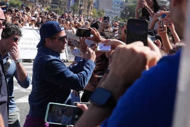 Brad Pitt Arrives in San Sebastián to Participate in the Film Festival Actor Brad Pitt arrives at the Hotel María Cristina to participate in the San Sebastián Film Festival on September 20, 2026, in San Sebastián, Guipúzcoa, Basque Country, Spain. Pitt returns to the festival to present, out of competition, *Heart of the Beast*, directed by David Ayer, an adventure thriller in which he plays a retired Special Forces officer stranded in Alaska with his former combat dog. SEPTEMBER 20, 2026 San Sebastián, Guipúzcoa, Basque Country, Spain Copyright: xUnanuex 7787840