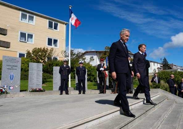 September 20, 2026, Saint-Pierre, France: French President Emmanuel Macron and Prime Minister Mark Carney, front, participate in a wreath laying ceremony in Saint-Pierre, Saint-Pierre-et-Miquelon, a French territory 20 kilometres off the southern coast of Newfoundland, on Sunday, Sept. 20, 2026. Saint-Pierre France - ZUMAc35_ 20260920_zaf_c35_039 Copyright: xAdrianxWyldx