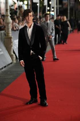 Red carpet for *La bola negra* by Los Javis at the San Sebastián Film Festival Singer Guitarricadelafuente on the red carpet for *La bola negra* at the Victoria Eugenia Theater on September 20, 2026, in San Sebastián, Guipúzcoa, Basque Country, Spain. La bola negra adapts and expands upon an unfinished play by Federico García Lorca. It tells three stories of men from different eras, connected by sexuality, desire, pain, and legacy. The film premieres in Spanish theaters on September 25 and has been selected by the Spanish Film Academy to represent Spain at the upcoming Academy Awards. SEPTEMBER 20, 2026 San Sebastián, Guipúzcoa, Basque Country, Spain San Sebastián, Guipúzcoa, Country V, Spain Copyright: xUnanuex 7789082