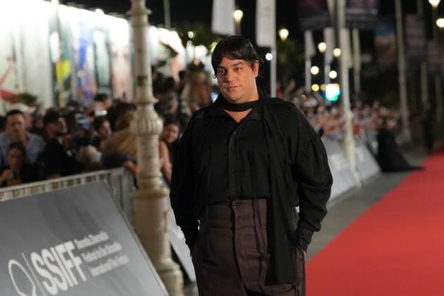 Red carpet for *La bola negra* by Los Javis at the San Sebastián Film Festival Actor Carlos González on the red carpet for *La bola negra* at the Victoria Eugenia Theater on September 20, 2026, in San Sebastián, Guipúzcoa, Basque Country, Spain. La bola negra adapts and expands upon an unfinished play by Federico García Lorca. It tells three stories of men from different eras, connected by sexuality, desire, pain, and heritage. The film opens in Spanish theaters on September 25 and has been selected by the Spanish Film Academy to represent Spain at the upcoming Academy Awards. SEPTEMBER 20, 2026 San Sebastián, Guipúzcoa, Basque Country, Spain San Sebastián, Guipúzcoa, Country V, Spain Copyright: xUnanuex 7789075