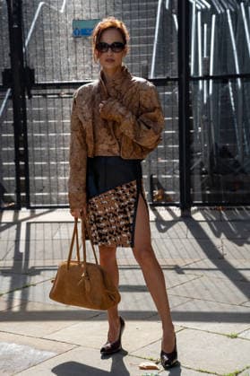 Attendees arrive at the Erderm Catwalk Show London, UK - 20 Sept 2026 An attendee arrives wearing a brown leather jacket matching hand bag at the Erdem catwalk show, held at the Roundhouse in Camden, London, as part of London Fashion Week 2026. Models and members of the fashion industry gather at the Roundhouse in Camden, London, for the Erdem catwalk show during London Fashion Week 2026. The event forms part of the official London Fashion Week schedule, bringing together models, designers, fashion professionals, media and guests for the presentation of Erdem s latest collection. London United Kingdom Copyright: xJamesxWilloughbyx xSOPAxImagesx JWILLOUGHBY_3461