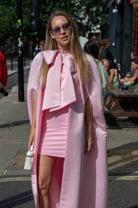September 20, 2026, London, Camden, United Kingdom: An attendee arrives wearing a pink dress at the Erdem catwalk show, held at the Roundhouse in Camden, London, as part of London Fashion Week 2026. Models and members of the fashion industry gather at the Roundhouse in Camden, London, for the Erdem catwalk show during London Fashion Week 2026. The event forms part of the official London Fashion Week schedule, bringing together models, designers, fashion professionals, media and guests for the presentation of Erdem s latest collection. London United Kingdom - ZUMAs197 20260920_aaa_s197_347 Copyright: xJamesxWilloughbyx