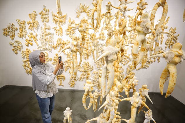 September 20, 2026, Surabaya, East Java, Indonesia: A visitor takes a photo of a contemporary artwork at the ArtSubs 2026 exhibition at Balai Pemuda, Surabaya, East Java, Indonesia, on September 20, 2026. Titled border, threshold, beyond, the art exhibition features 500 works by 113 artists from across Indonesia, serving as a response to the public s need for a space of contemplation, reflection, and entertainment. Surabaya Indonesia - ZUMAp290 20260920_zip_p290_032 Copyright: xRendyxAgungxPrakosox