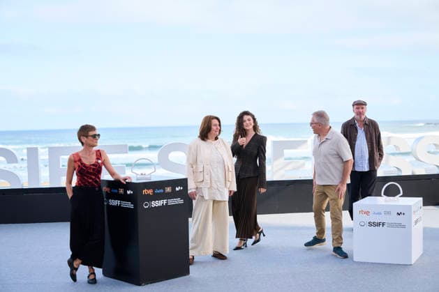 September 21, 2026, Madrid, Madrid, Spain: MaroÂa Gandiaga, Daniel Monzo³n, Zoe Bonafonte, Manuela Calle, Adelfa Calvo, Belo n Cruz, Carla DomoÂnguez attended Ruega por nosotras Photocall during 74th San Sebastian International Film Festival at Kursaal Palace on September 21, 2026 in Donostia San Sebastian, Spain Madrid Spain - ZUMAg15_ 20260921_zaf_g15_004 Copyright: xJackxAbuinx