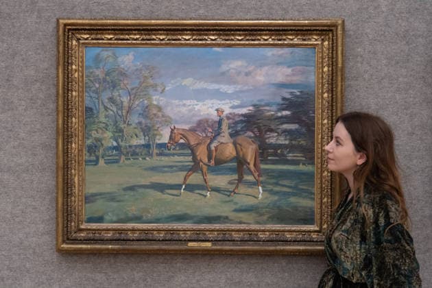 Bonhams 19th Century and British Impressionist Art Sale Photocall at Bonhams, London, UK - 21 September 2026 A staff member views Portrait of Waldorf Astor, 2nd Viscount Astor on Bill s Simondale II by Sir Alfred James Munnings (est. £200k - £300k) which is to go on auction at Bonhams 19th Century and British Impressionist Art Sale on 23rd September 2026 at Bonhams in London, England, UK on Monday 21 September, 2026., Credit:Justin Ng Avalon UK, England, London, Bonhams Copyright: xJustinxNgx xAvalonx 1137029894
