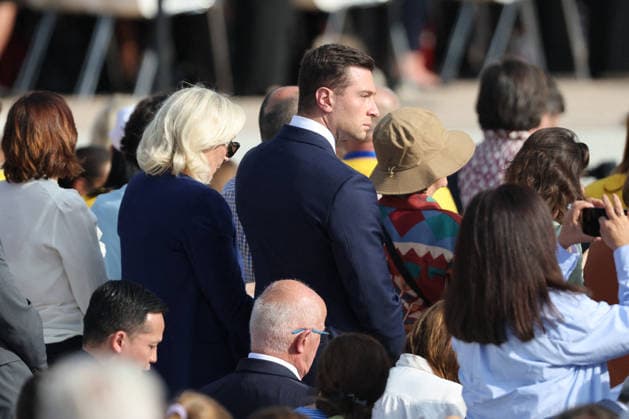 Jordan Bardella, Marine Le Pen: Celebrities at Pope Leo XIV’s grand Mass on the Place de la Concorde in Paris on September 26, 2026. Between the Avenue des Champs-Élysées and the Place de la Concorde, 700,000 faithful and onlookers, from all corners of the globe, gathered to attend the Mass celebrated by the Holy Father. The apostolic journey, from September 25 to 28, 2026, will continue in Lourdes and Metz. Jacovides Moreau Bestimage Celebrities attending the grand mass celebrated by Pope Leo XIV at the Place de la Concorde in Paris on September 26, 2026. Between the Avenue des Champs-Élysées and the Place de la Concorde, 700,000 worshippers and onlookers from around the world gathered to attend the Mass celebrated by the Holy Father. The Copyright: xJACOVIDES-MOREAUx xBESTIMAGExJACOVIDES-MOREAUx xBESTIMAGEx