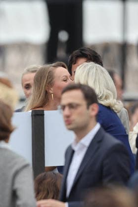 Marion Maréchal and her aunt Marine Le Pen Celebrities at Pope Leo XIV’s grand Mass on the Place de la Concorde in Paris on September 26, 2026 Between the Avenue des Champs-Élysées and the Place de la Concorde, 700,000 faithful and onlookers, from all corners of the globe, gathered to attend the Mass celebrated by the Holy Father. The apostolic journey, from September 25 to 28, 2026, will continue in Lourdes and Metz. Jacovides Moreau Bestimage Celebrities attending the grand Mass celebrated by Pope Leo XIV at the Place de la Concorde in Paris on September 26, 2026. Between the Avenue des Champs-Élysées and the Place de la Concorde, 700,000 worshippers and onlookers from around the world gathered to attend the Mass celebrated by the Holy F Copyright: xJACOVIDES-MOREAUx xBESTIMAGExJACOVIDES-MOREAUx xBESTIMAGEx