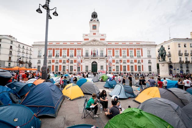 500 People Spend the Night at Madrid’s Puerta del Sol After Camping Out to Demand the Maricarmen Decree: Numerous people gathered in tents to demand the approval of a housing decree at the Puerta del Sol on September 27, 2026, in Madrid, Spain. 500 people spent the night in Madrid’s Puerta del Sol this Sunday after camping out in about a hundred tents all night, according to figures provided by the Government Delegation to Europa Press, to demand the approval of a housing decree—which they have dubbed the Maricarmen Decree — at the Council of Ministers meeting to be held on Tuesday, September 29, 2026. SEPTEMBER 27, 2026 CAMP-OUT IN MADRID, MADRID, SPAIN Copyright: xA.xPÃ rezxMecax 7803877