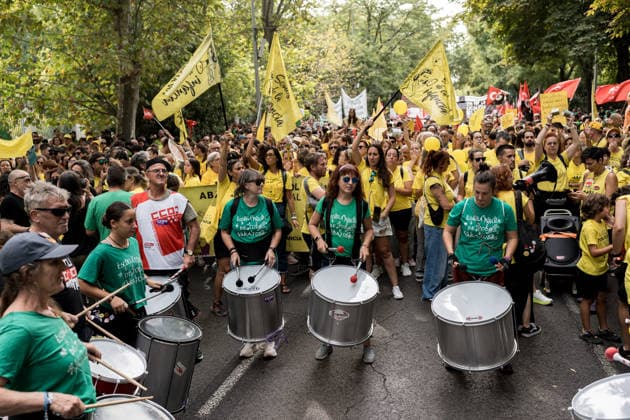 Protest in Support of Madrid’s Public Education System: A large crowd gathered during a protest in support of the public education system on September 27, 2026, in Madrid, Spain. The educational community of the Community of Madrid—comprising teachers, families, and students—has organized the demonstration under the slogan In Defense of Public Education to demand a reduction in class sizes, school schedules that allow for adequate attention to students, an increase in staffing levels, and solutions to excessive bureaucratic burdens. SEPTEMBER 27, 2026 Diego Radamé Madrid, Madrid, Spain Copyright: xDiegoxRadamà sx 7804018