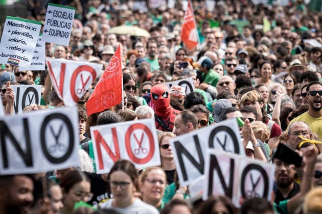 Protest in Support of Madrid’s Public Education System: A large crowd gathered during a protest in support of the public education system on September 27, 2026, in Madrid, Spain. The educational community of the Community of Madrid—comprising teachers, families, and students—has organized the demonstration under the slogan In Defense of Public Education to demand a reduction in class sizes, school schedules that allow for adequate attention to students, an increase in staffing levels, and solutions to excessive bureaucracy. SEPTEMBER 27, 2026 Diego Radamé Madrid, Madrid, Spain Copyright: xDiegoxRadamà sx 7804085