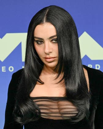 September 27, 2026, Los Angeles, California, USA: British singer, songwriter, and actress CHARLI XCX, aka, Charlotte Emma Aitchison, 34, attends the 2026 MTV Video Music Awards â€oeVMAs†teal carpet. Los Angeles USA - ZUMAb173 20260927_aap_b173_046 Copyright: xBillyxBennightx
