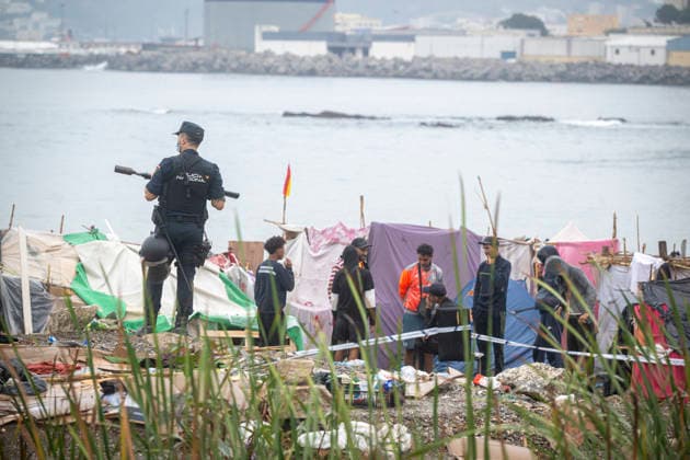 Rain Affects the Settlements on El Trampolín Beach in Ceuta Migrants Remain in the Settlements on El Trampolín Beach Despite the Rain, as of September 28, 2026, in Ceuta, Spain. Around 3,000 migrants remain in makeshift encampments on Ceuta’s beaches following the massive influx recorded in late July. The continuous rain is flooding the ground and damaging the shacks built from reeds, plastic, cardboard, and sheets on Trampolín Beach. SEPTEMBER 28, 2026. Ceuta, Spain Copyright: xMarcosxMorenox 7806271