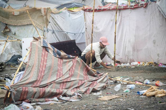 Rain Affects the Settlements on El Trampolín Beach in Ceuta Migrants try to keep their shacks, damaged by the rain, standing on El Trampolín Beach on September 28, 2026, in Ceuta, Spain. Around 3,000 migrants remain in makeshift settlements on Ceuta’s beaches following the massive influx recorded in late July. Continuous rain is flooding the ground and damaging the shacks built with reeds, plastic, cardboard, and sheets on El Trampolín Beach. SEPTEMBER 28, 2026, Ceuta, Spain Copyright: xMarcosxMorenox 7806276