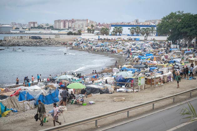 Rain Affects the Settlements on El Trampolín Beach in Ceuta Migrants Remain in the Settlements on El Trampolín Beach Despite the Rain, as of September 28, 2026, in Ceuta, Spain. Around 3,000 migrants remain in makeshift settlements on Ceuta’s beaches following the massive influx recorded in late July. Continuous rain is flooding the ground and damaging the shacks built with reeds, plastic, cardboard, and sheets on Trampolín Beach. SEPTEMBER 28, 2026, Ceuta, Ceuta, Spain Copyright: xMarcosxMorenox 7806284