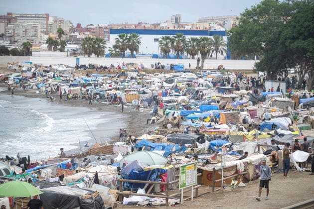 Rain Affects the Settlements on El Trampolín Beach in Ceuta Migrants Remain in the Settlements on El Trampolín Beach Despite the Rain, as of September 28, 2026, in Ceuta, Spain. Around 3,000 migrants remain in makeshift settlements on Ceuta’s beaches following the massive influx recorded in late July. Continuous rain is flooding the ground and damaging the shacks built with reeds, plastic, cardboard, and sheets on Trampolín Beach. SEPTEMBER 28, 2026, Ceuta, Ceuta, Spain Copyright: xMarcosxMorenox 7806285