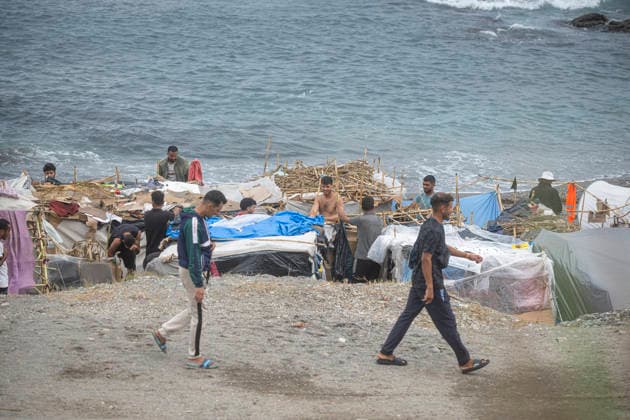 Rain Affects the Settlements on El Trampolín Beach in Ceuta Migrants Remain in the Settlements on El Trampolín Beach Despite the Rain, as of September 28, 2026, in Ceuta, Spain. Around 3,000 migrants remain in makeshift settlements on Ceuta’s beaches following the massive influx recorded in late July. Continuous rain is flooding the ground and damaging the shacks built with reeds, plastic, cardboard, and sheets on Trampolín Beach. SEPTEMBER 28, 2026, Ceuta, Ceuta, Spain Copyright: xMarcosxMorenox 7806286